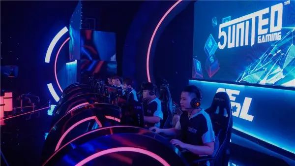 在自由式滑 在自由式滑