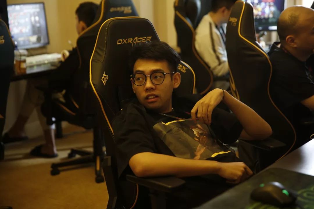 底线两米后 底线两米后